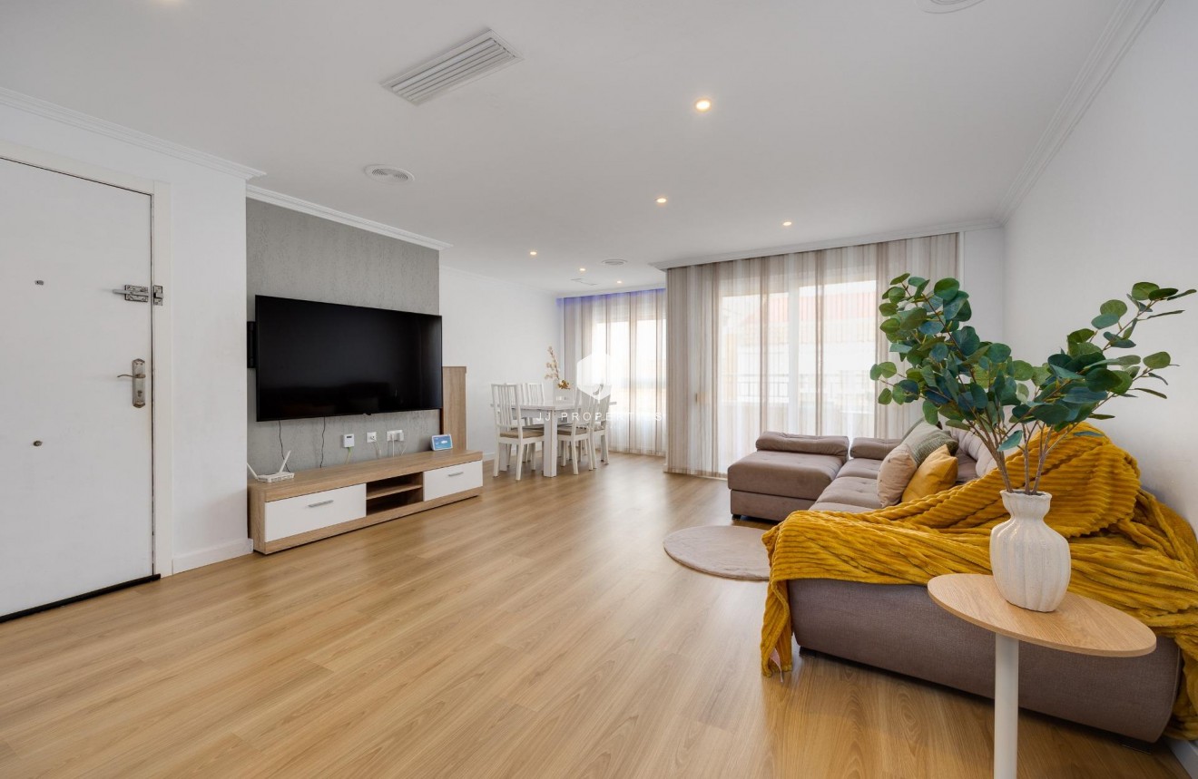 Resale - Apartment / flat -
Torrevieja - Centro