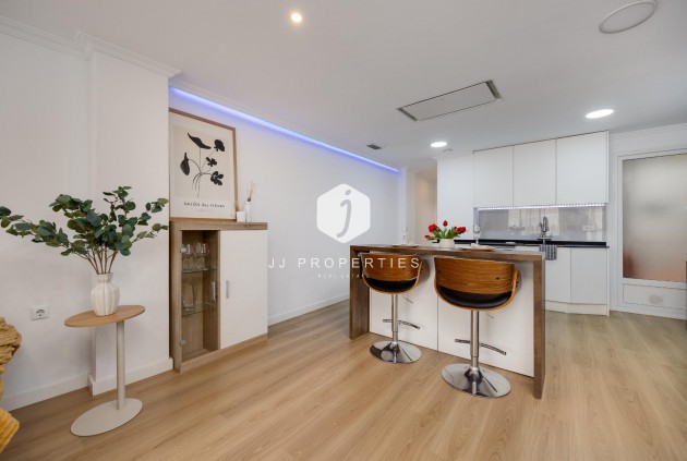 Resale - Apartment / flat -
Torrevieja - Centro