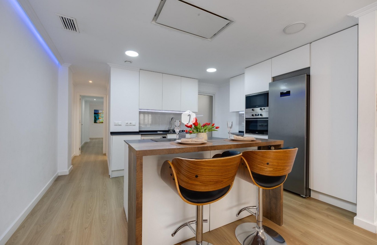 Resale - Apartment / flat -
Torrevieja - Centro