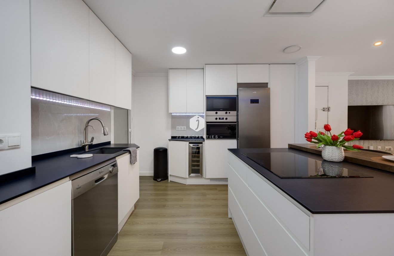 Resale - Apartment / flat -
Torrevieja - Centro