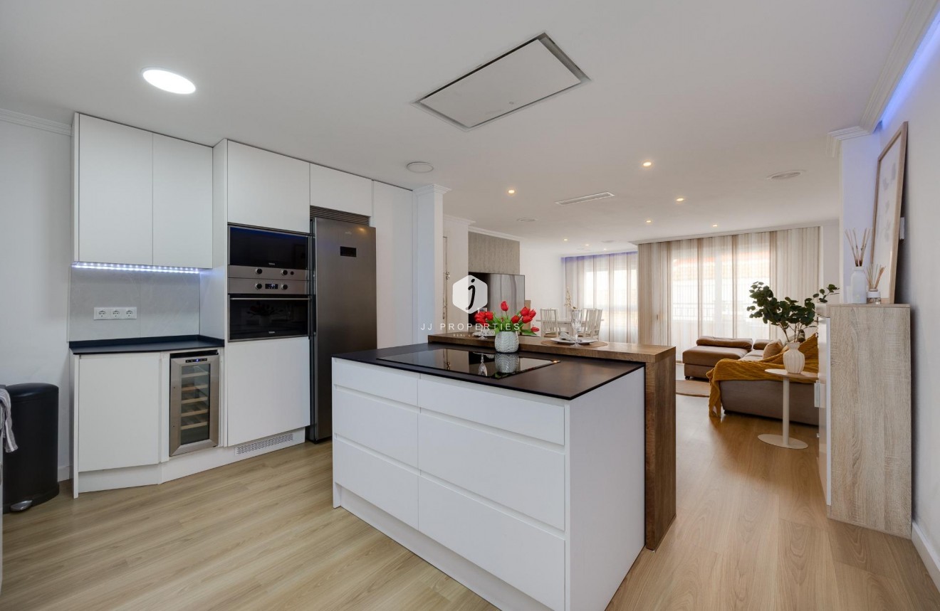 Resale - Apartment / flat -
Torrevieja - Centro