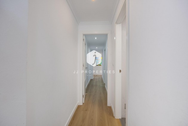 Resale - Apartment / flat -
Torrevieja - Centro