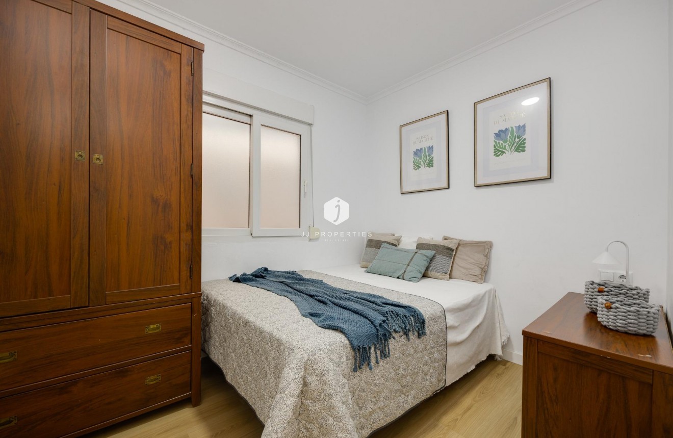 Resale - Apartment / flat -
Torrevieja - Centro