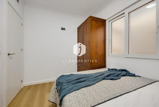 Resale - Apartment / flat -
Torrevieja - Centro