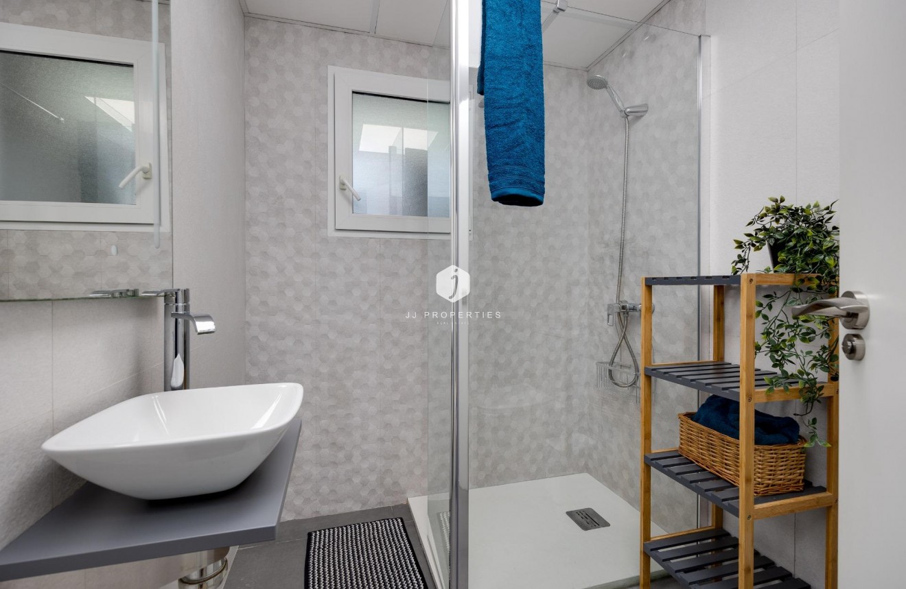 Resale - Apartment / flat -
Torrevieja - Centro