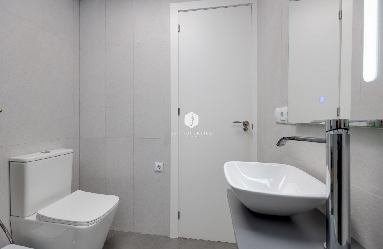 Resale - Apartment / flat -
Torrevieja - Centro