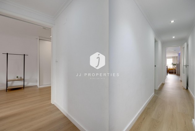 Resale - Apartment / flat -
Torrevieja - Centro