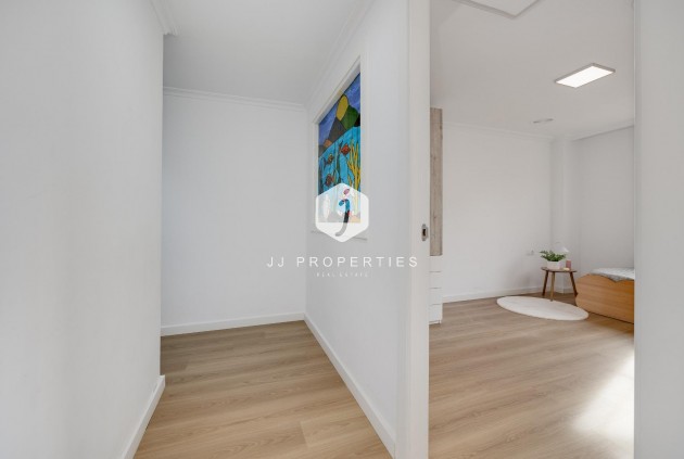 Resale - Apartment / flat -
Torrevieja - Centro