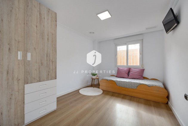 Resale - Apartment / flat -
Torrevieja - Centro