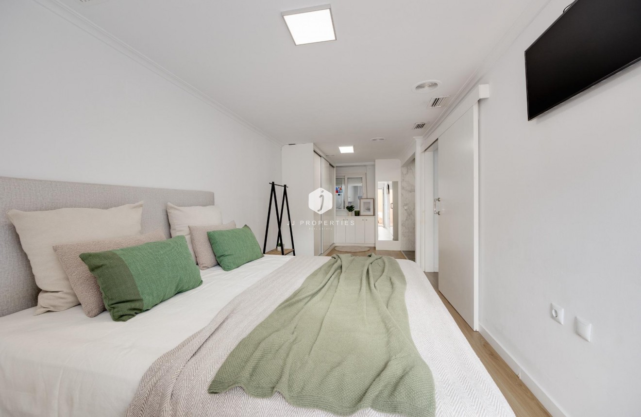 Resale - Apartment / flat -
Torrevieja - Centro