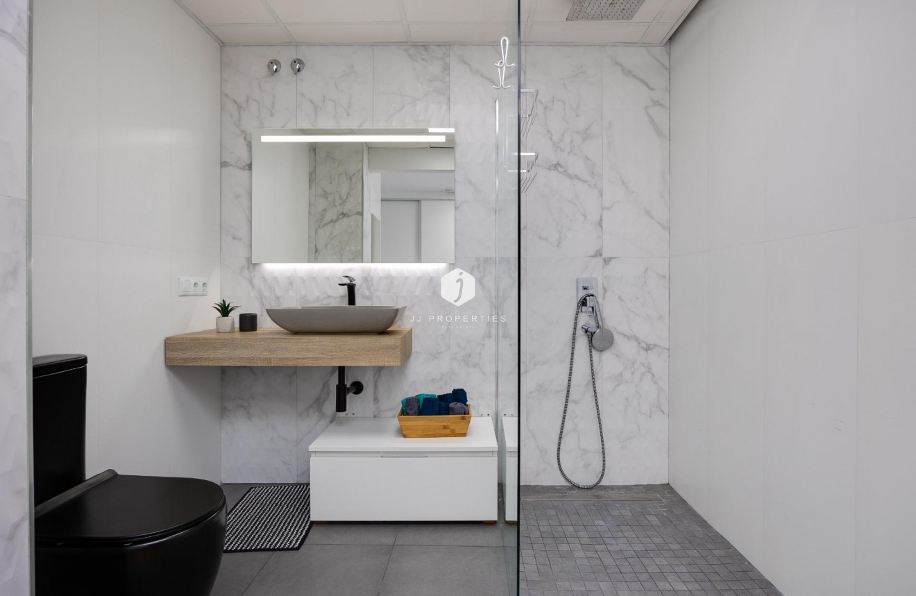 Resale - Apartment / flat -
Torrevieja - Centro