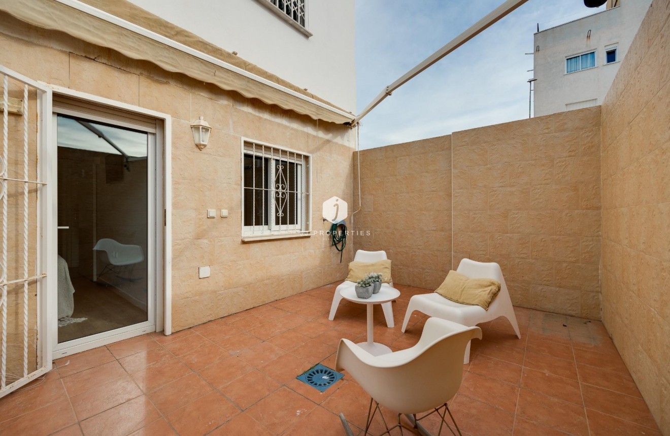 Resale - Apartment / flat -
Torrevieja - Centro