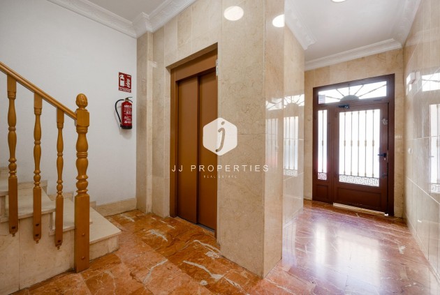 Resale - Apartment / flat -
Torrevieja - Centro