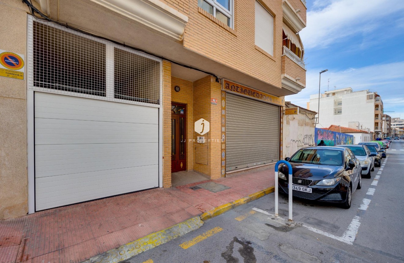 Resale - Apartment / flat -
Torrevieja - Centro