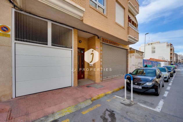 Resale - Apartment / flat -
Torrevieja - Centro