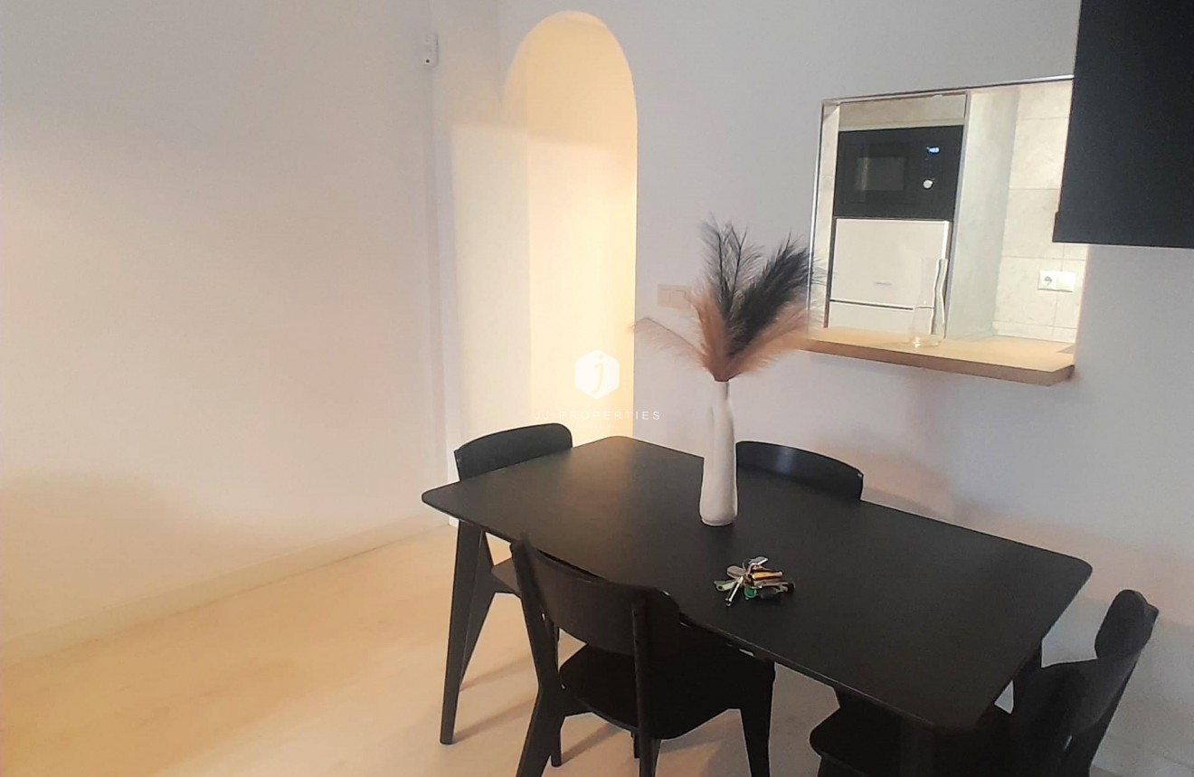 Resale - Apartment / flat -
Torrevieja - Centro