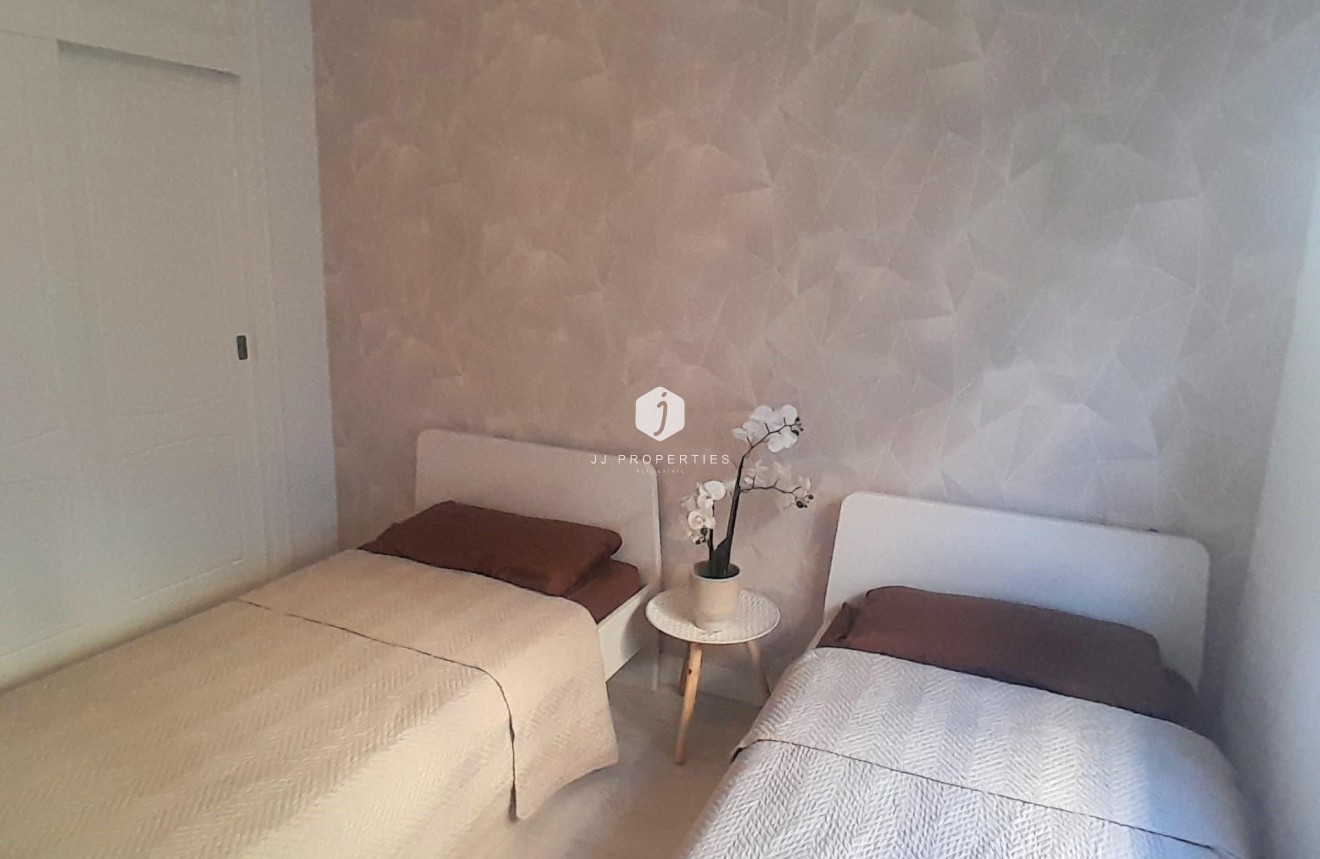 Resale - Apartment / flat -
Torrevieja - Centro