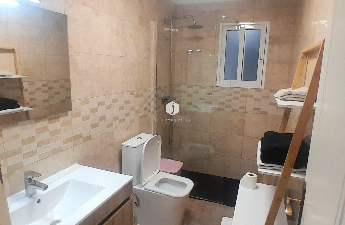 Resale - Apartment / flat -
Torrevieja - Centro