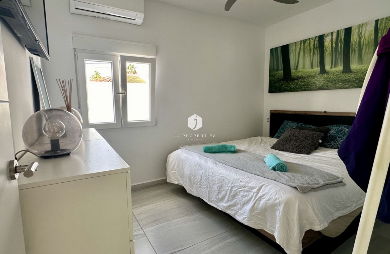 Resale - Villa -
Rojales - Inland