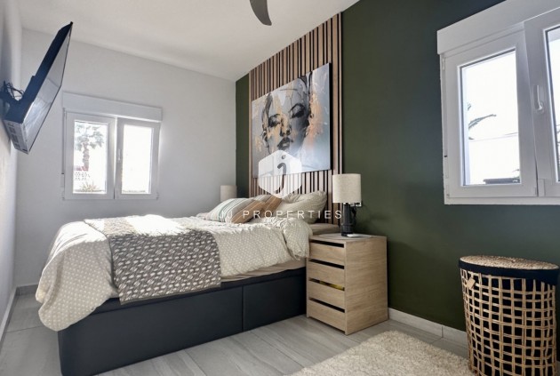 Resale - Villa -
Rojales - Inland