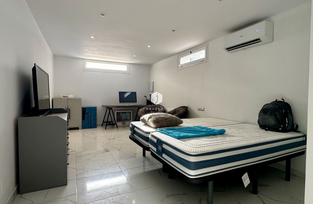 Resale - Villa -
Rojales - Inland