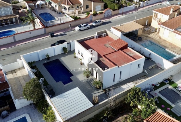 Resale - Villa -
Rojales - Inland