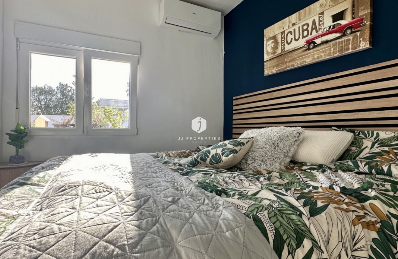 Resale - Villa -
Rojales - Inland