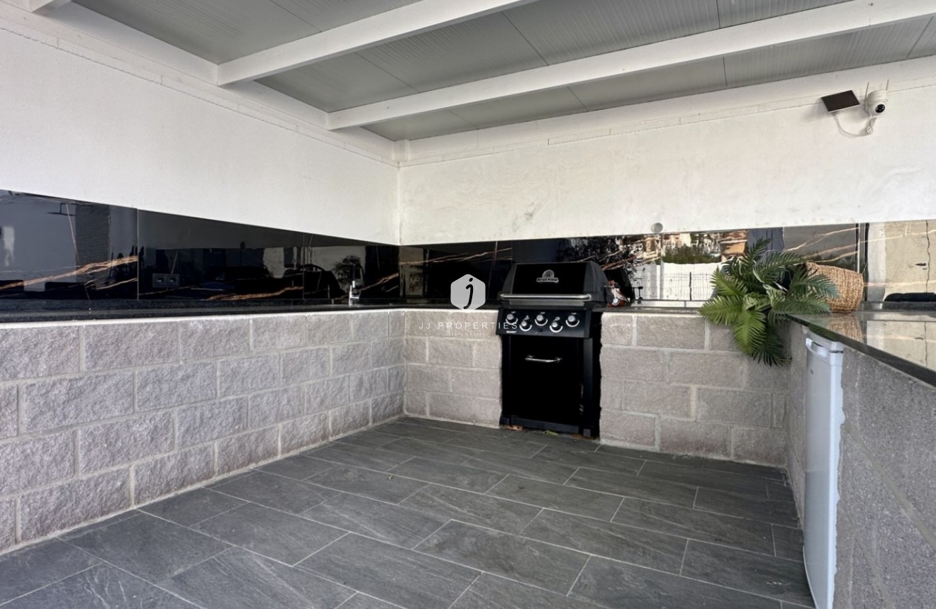 Resale - Villa -
Rojales - Inland