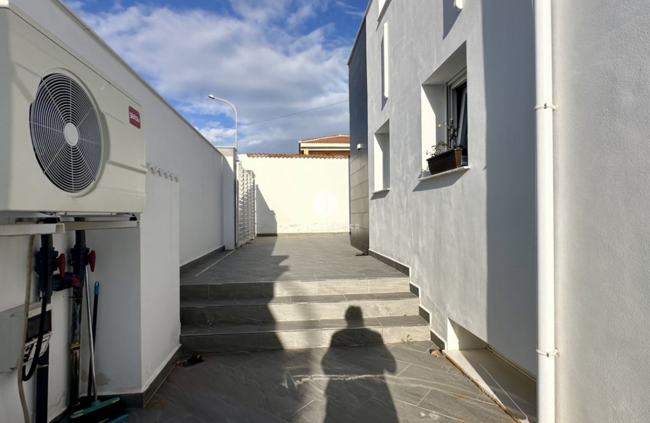 Resale - Villa -
Rojales - Inland