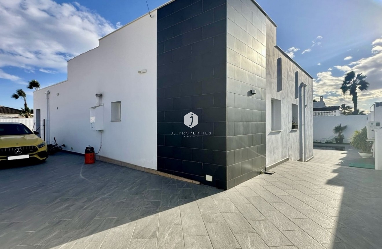 Resale - Villa -
Rojales - Inland