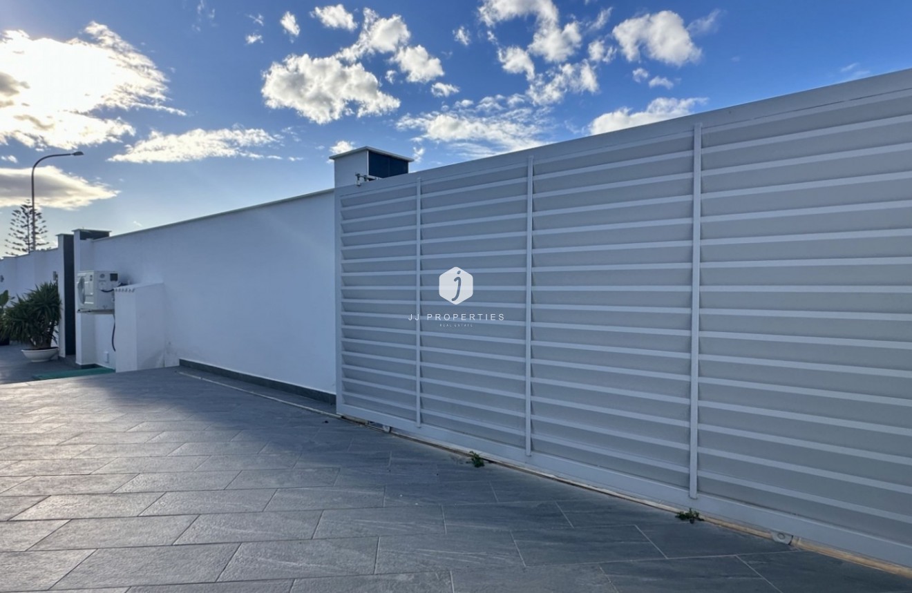 Resale - Villa -
Rojales - Inland