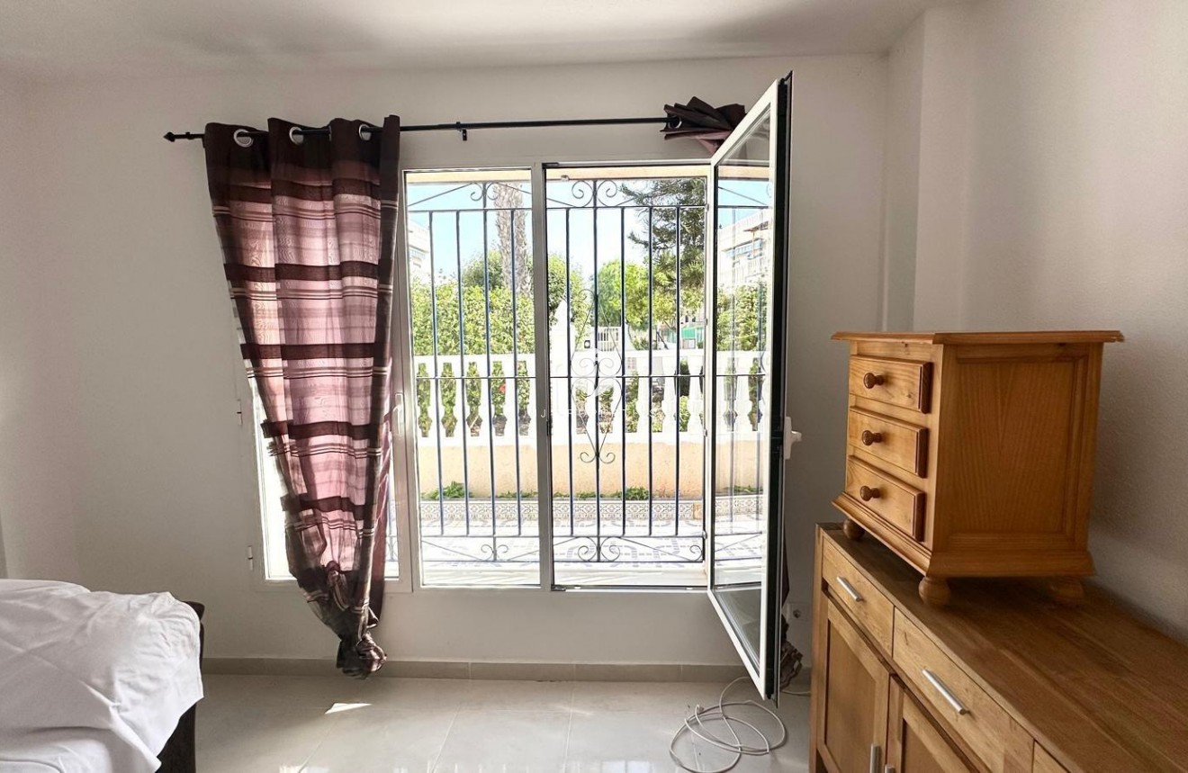 Resale - Chalet -
Torrevieja - Carrefour