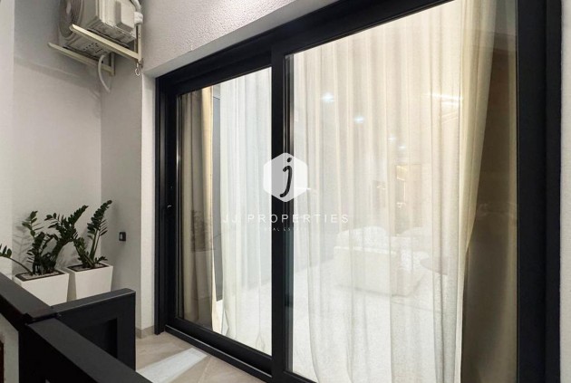 Resale - Apartment / flat -
Torrevieja - Playa de los Locos