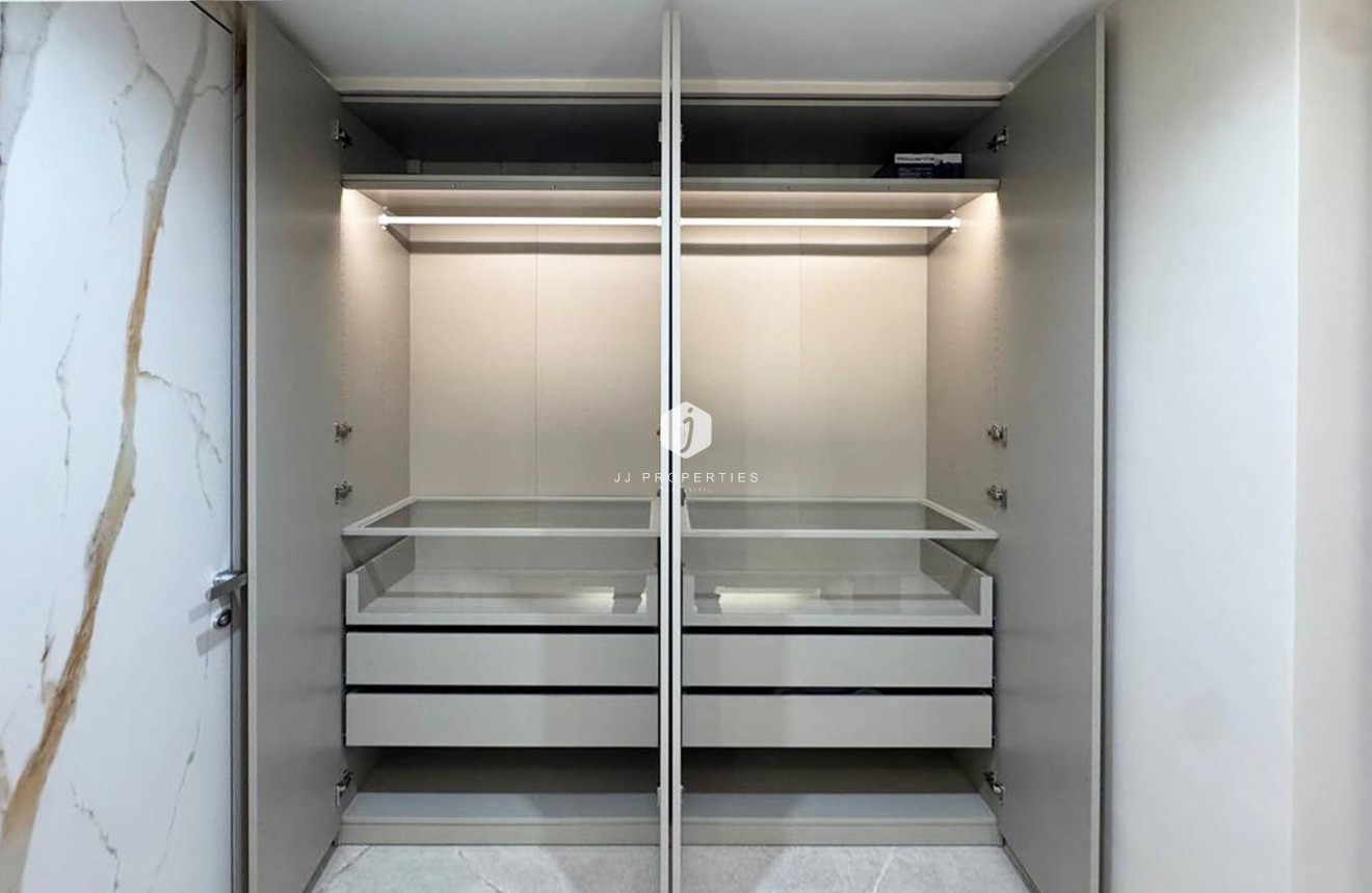 Resale - Apartment / flat -
Torrevieja - Playa de los Locos