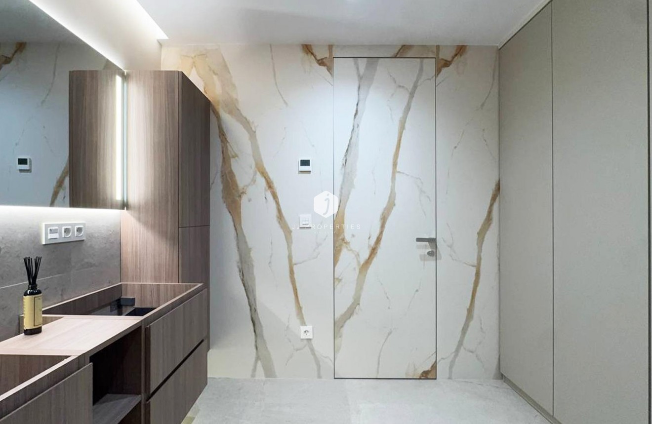 Resale - Apartment / flat -
Torrevieja - Playa de los Locos