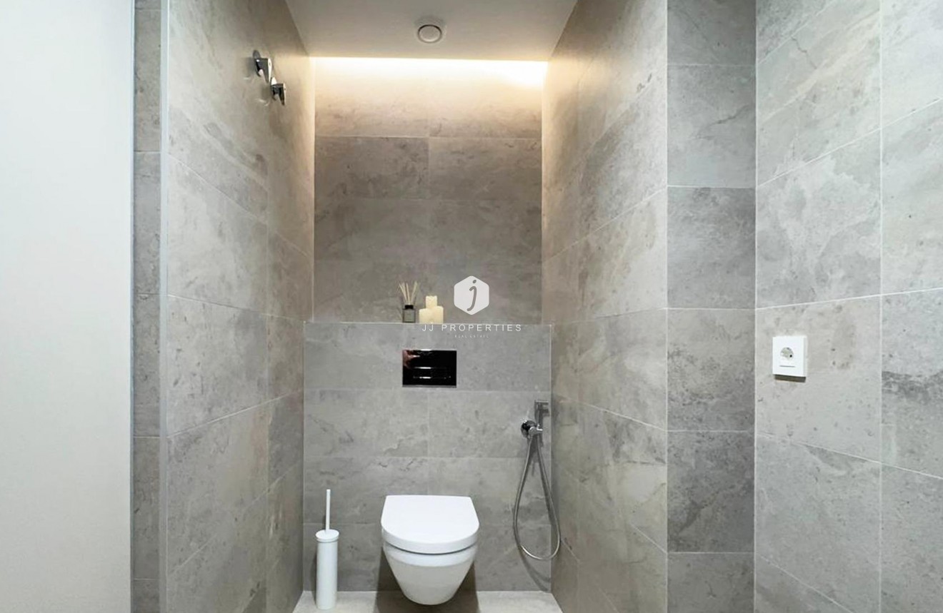 Resale - Apartment / flat -
Torrevieja - Playa de los Locos