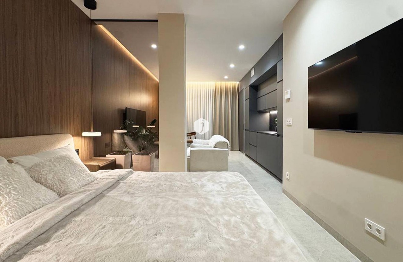 Resale - Apartment / flat -
Torrevieja - Playa de los Locos