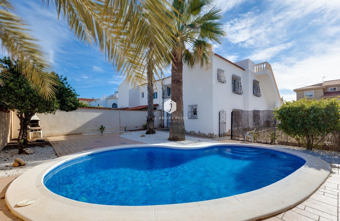 Resale - Chalet -
Torrevieja - La Siesta - El Salado - Torreta