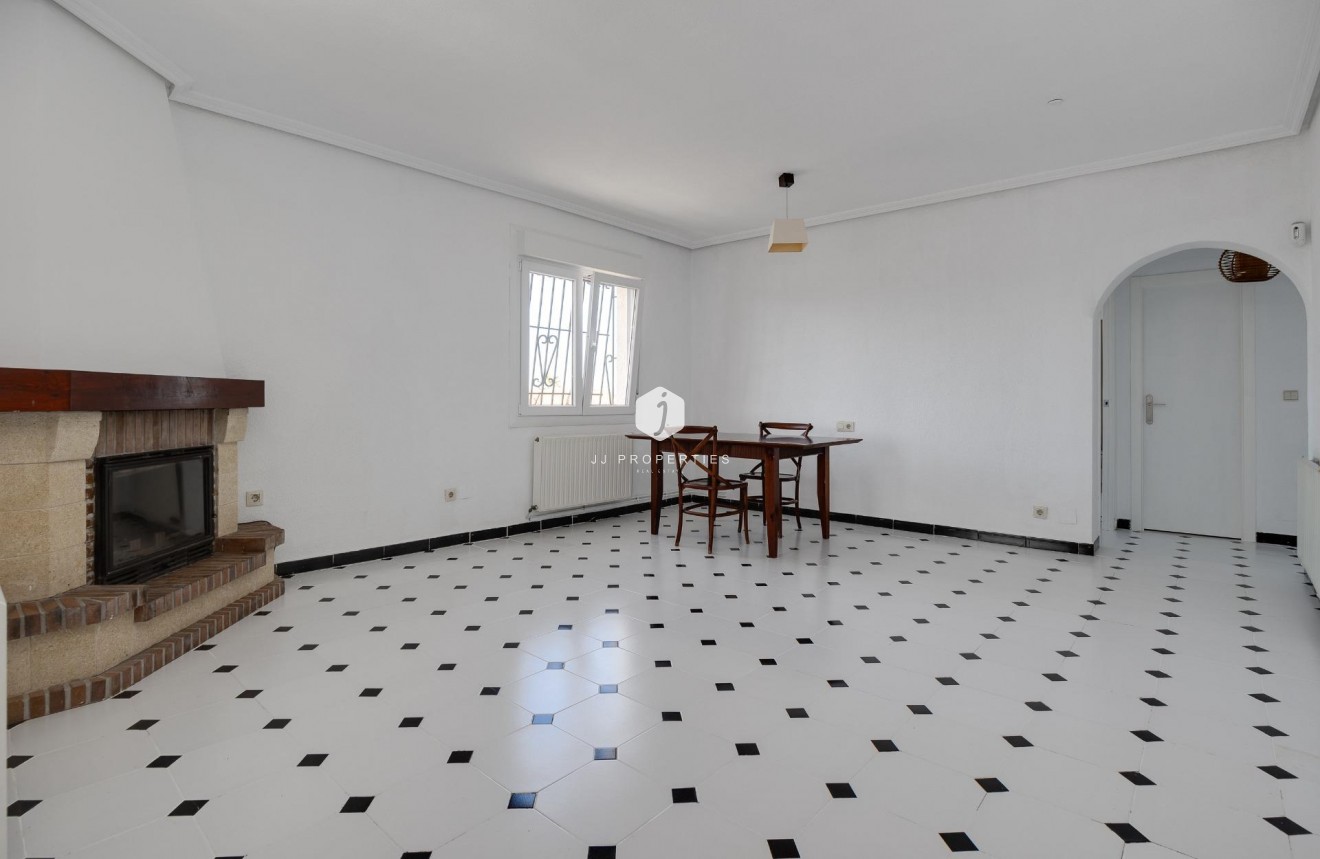 Resale - Chalet -
Torrevieja - La Siesta - El Salado - Torreta