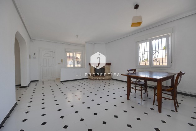 Resale - Chalet -
Torrevieja - La Siesta - El Salado - Torreta