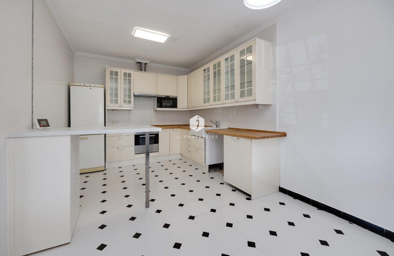 Resale - Chalet -
Torrevieja - La Siesta - El Salado - Torreta