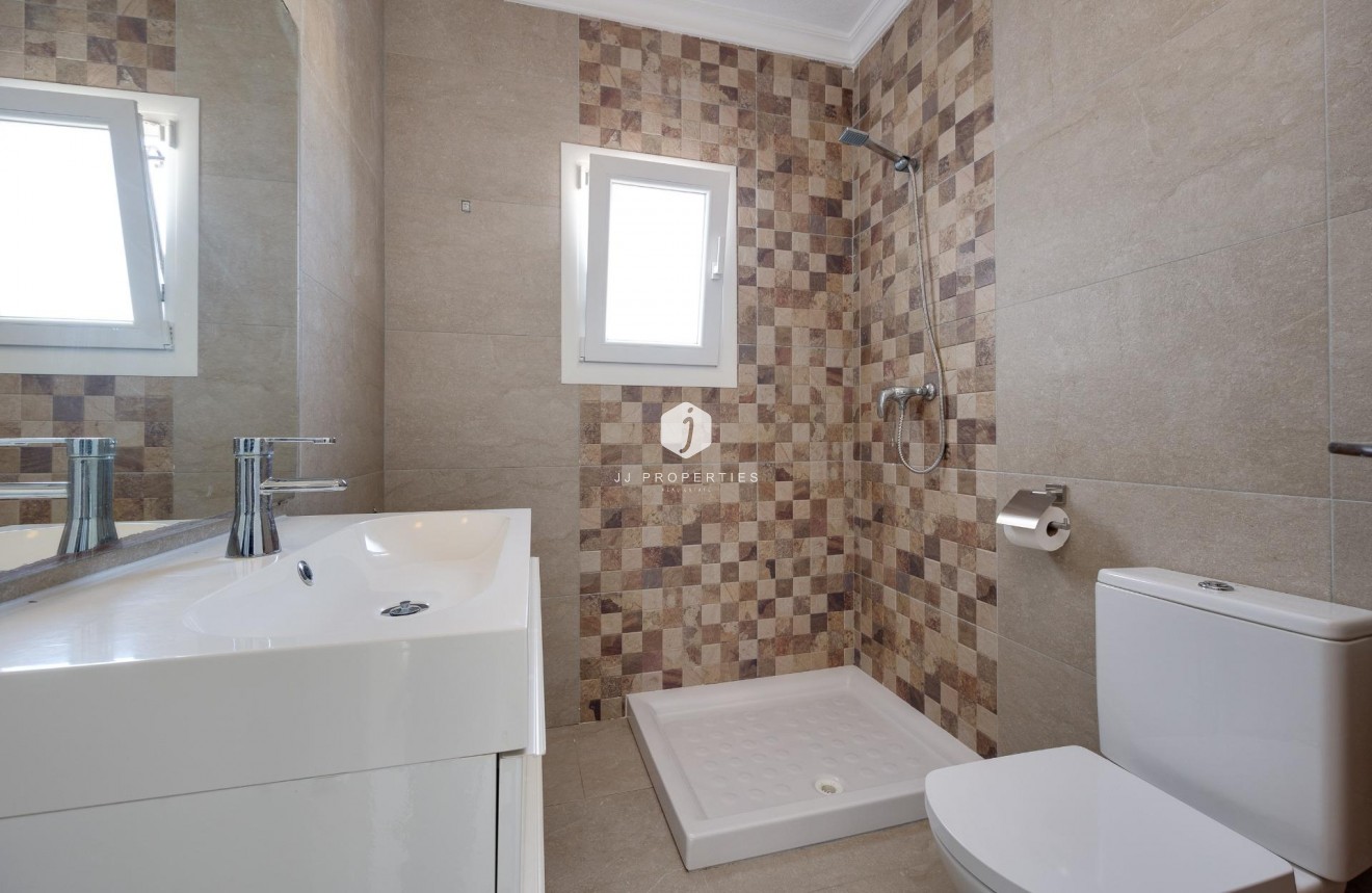 Resale - Chalet -
Torrevieja - La Siesta - El Salado - Torreta