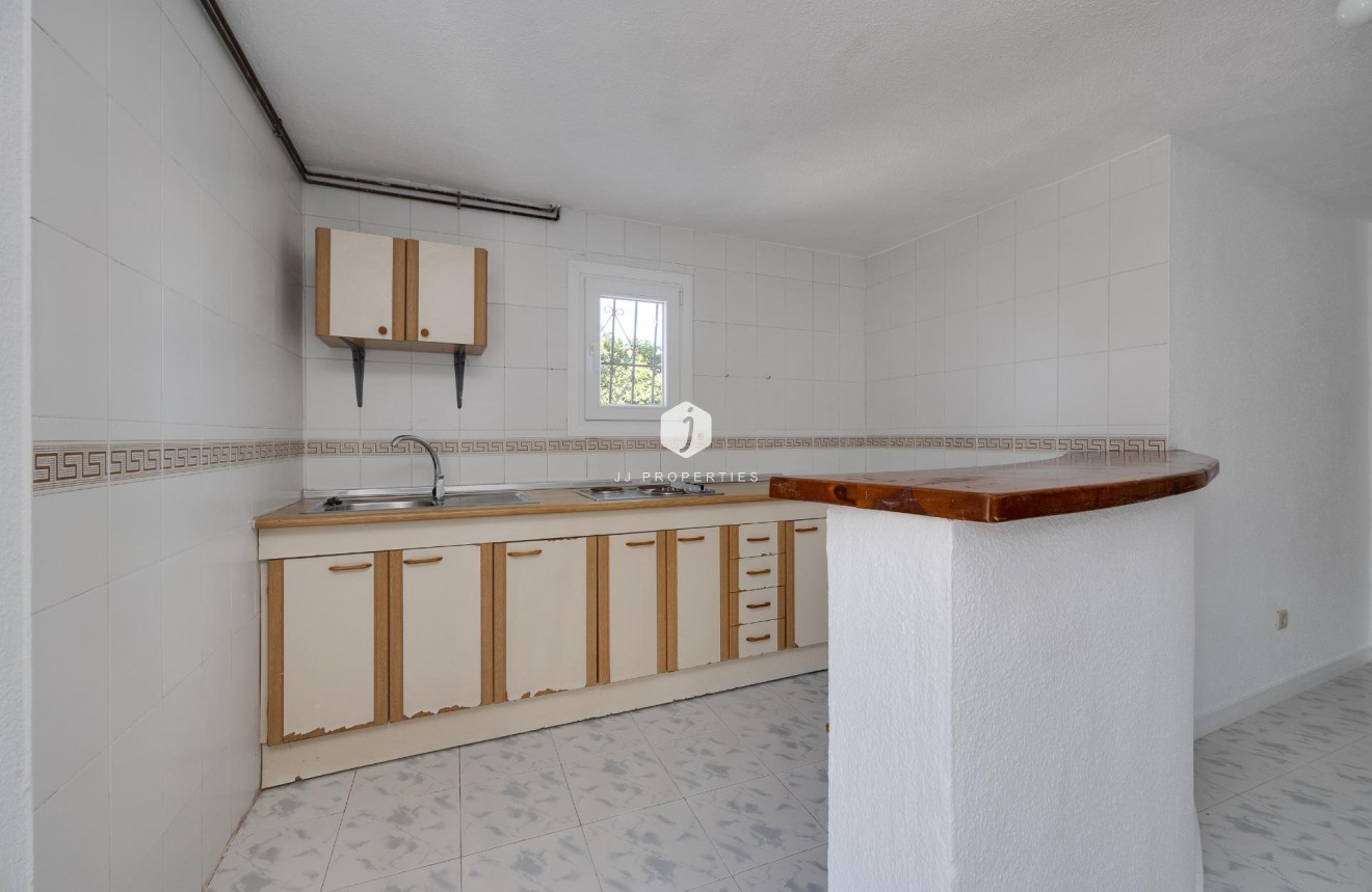 Resale - Chalet -
Torrevieja - La Siesta - El Salado - Torreta