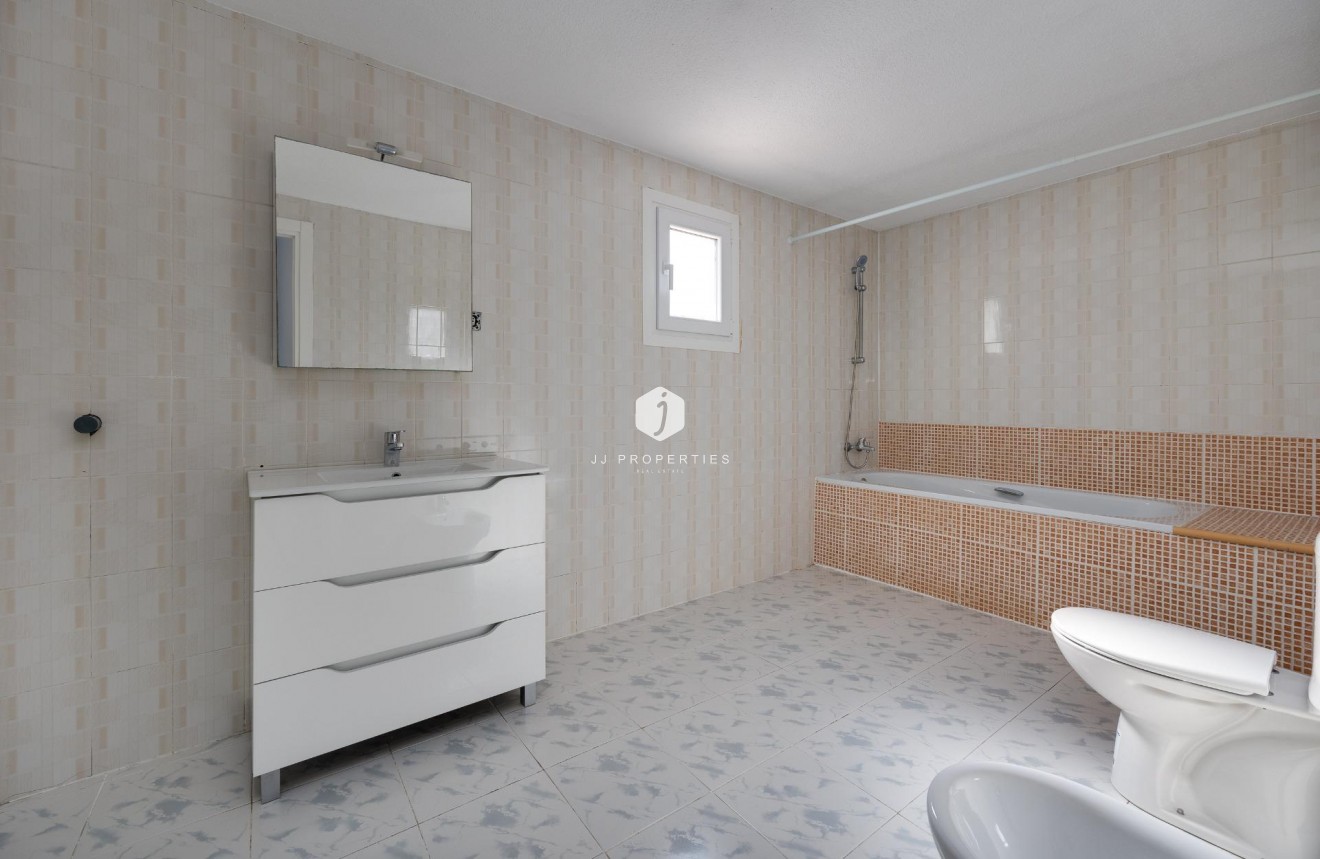 Resale - Chalet -
Torrevieja - La Siesta - El Salado - Torreta