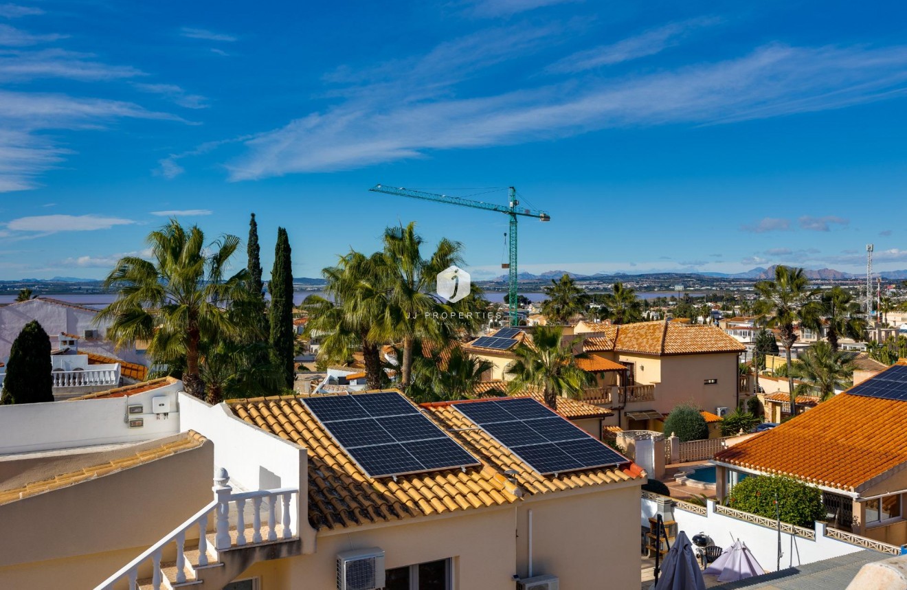 Resale - Chalet -
Torrevieja - La Siesta - El Salado - Torreta