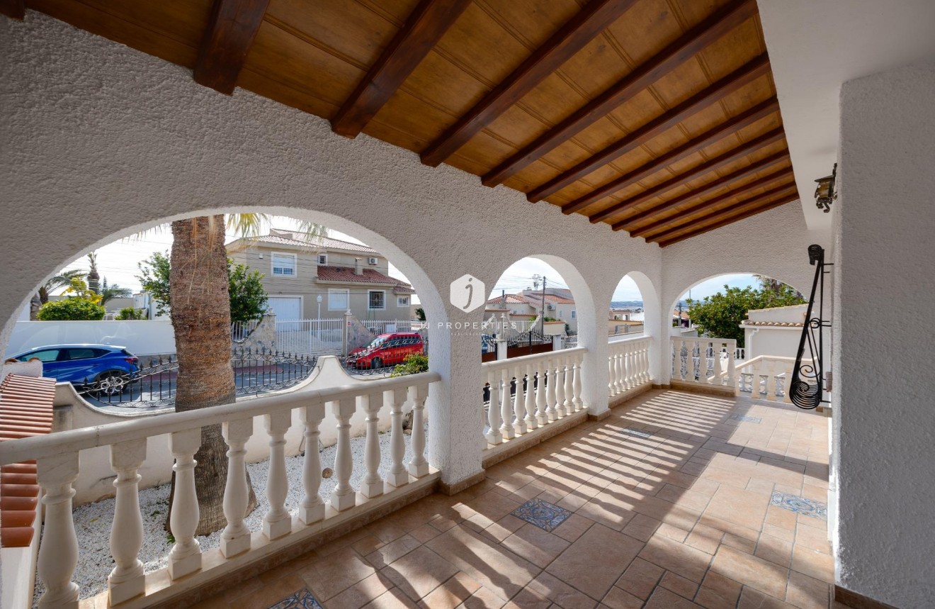Resale - Chalet -
Torrevieja - La Siesta - El Salado - Torreta