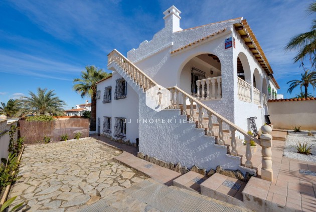 Resale - Chalet -
Torrevieja - La Siesta - El Salado - Torreta