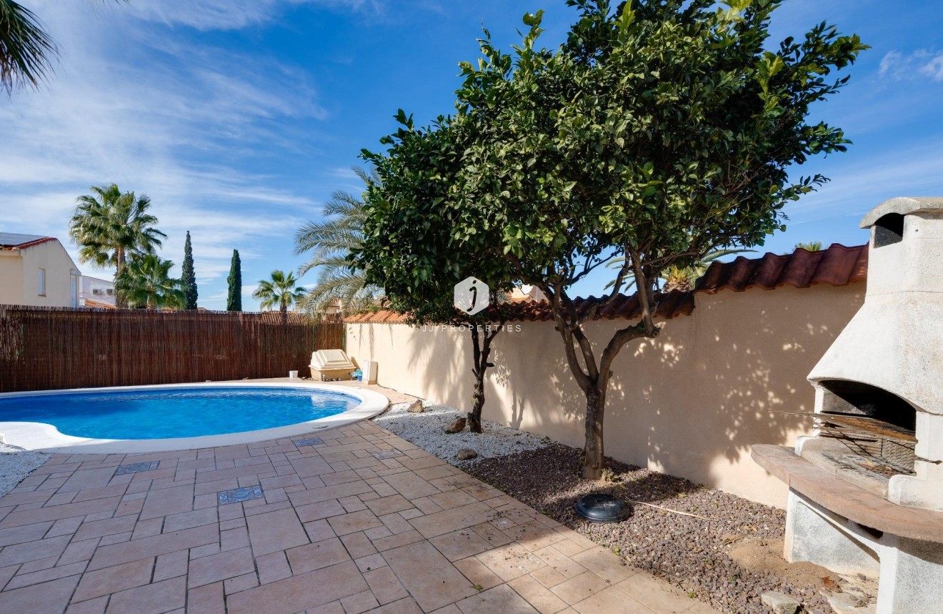 Resale - Chalet -
Torrevieja - La Siesta - El Salado - Torreta