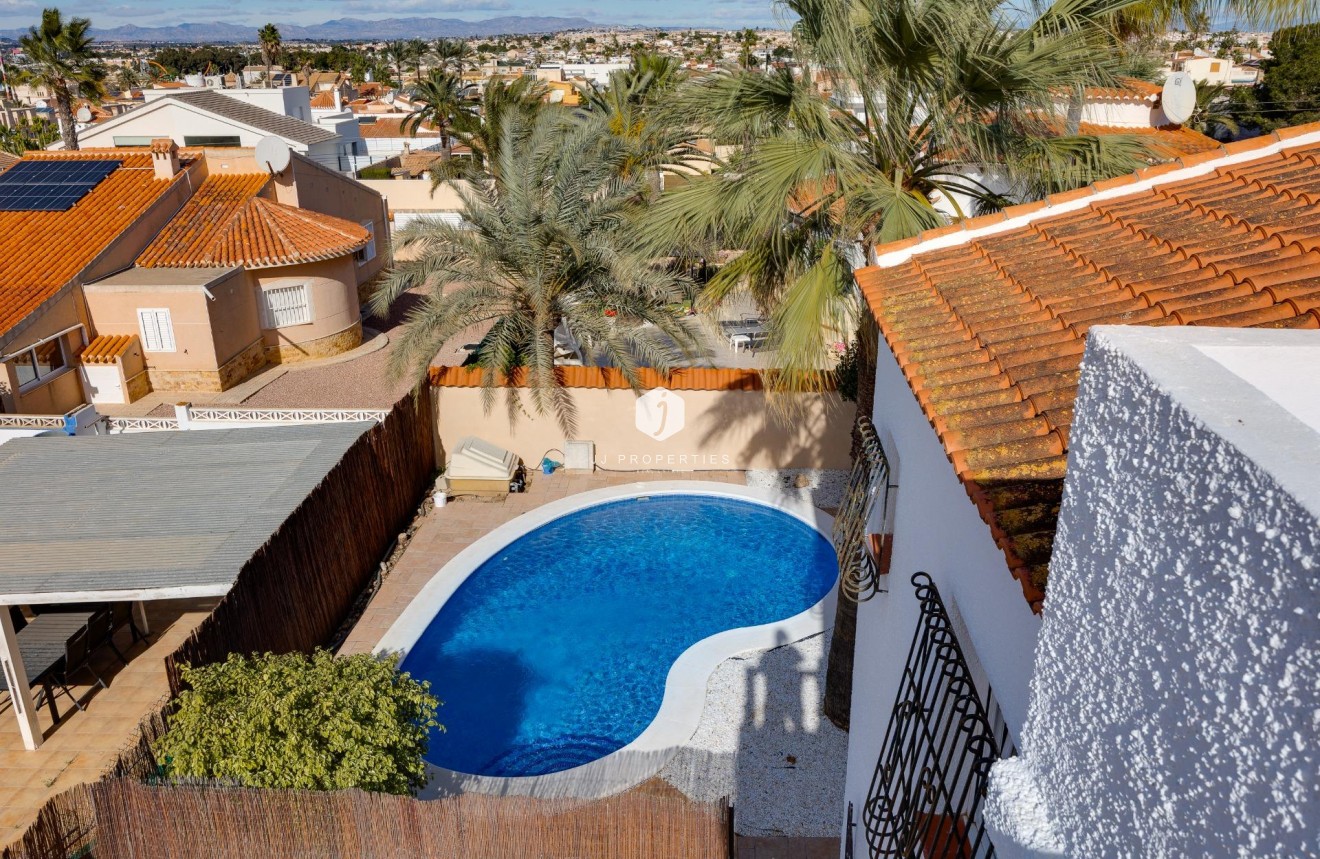 Resale - Chalet -
Torrevieja - La Siesta - El Salado - Torreta