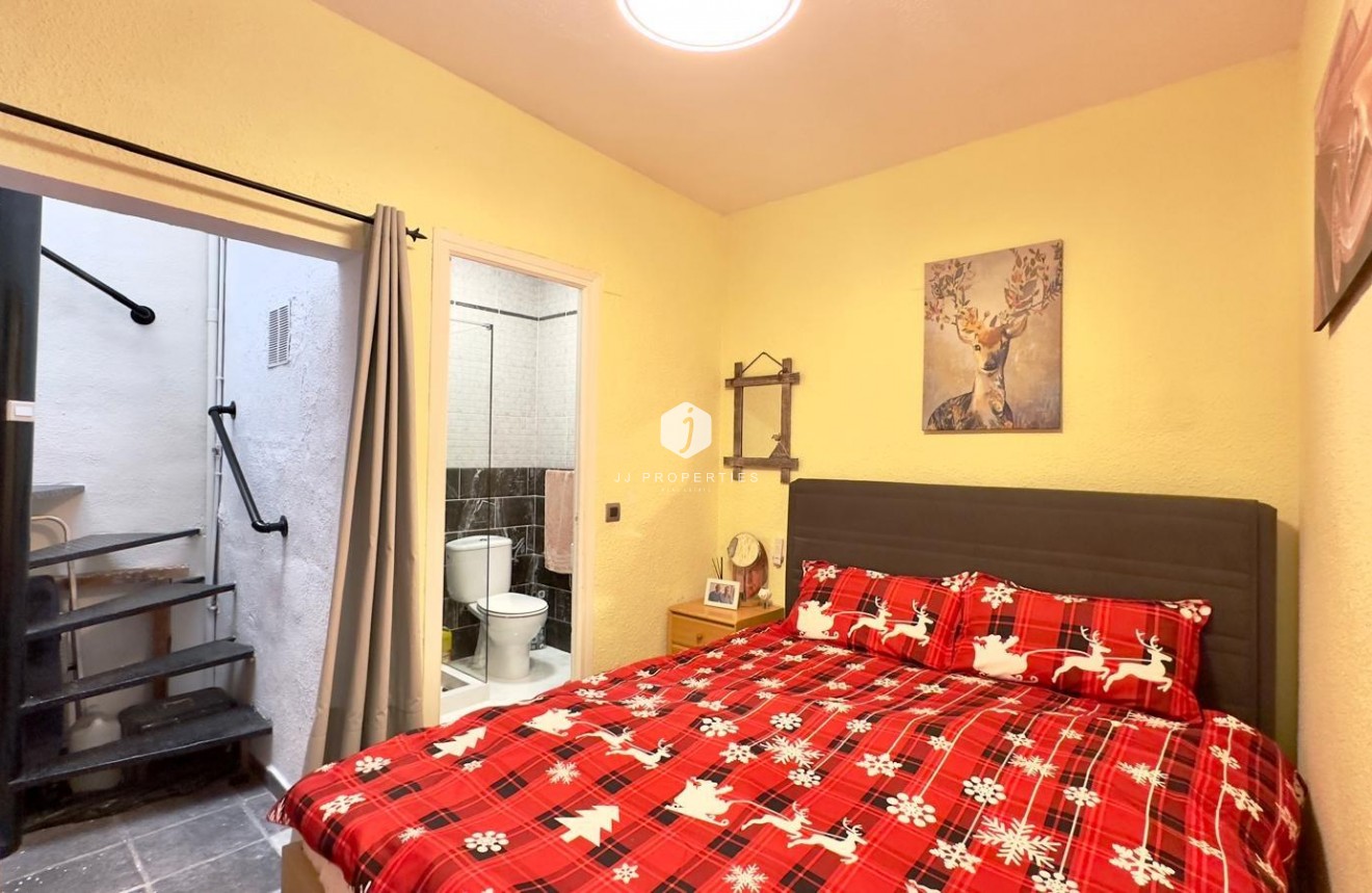 Resale - Chalet -
Torrevieja - La Siesta - El Salado - Torreta